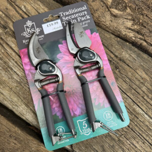 This twin pack of Traditional Secateurs
